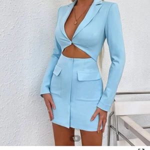 Blazerklänning - Skitsnygg blazer klänning som tyvärr är för liten för mig 😍🥲