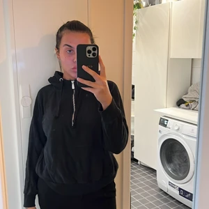 Hoodie  - Köpt på BIKBOK, använd fåtal gånger 