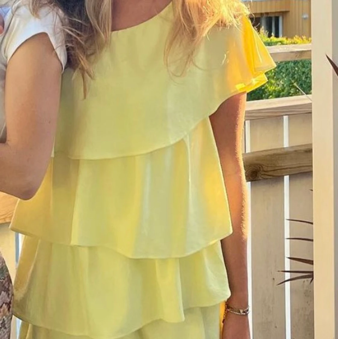 Gul volangklänning  - 91