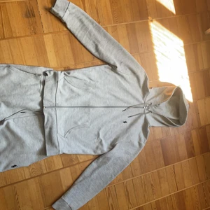Ralph lauren zip hoodie / dress - Bra skick, använt ex antal gånger men passar inte min stil längre. Fin färg till sommaren. Luftig och skön!