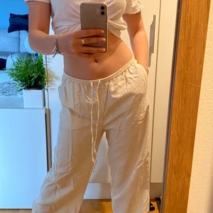 Byxor  - Lappen kvar, byter mot s eller xs.