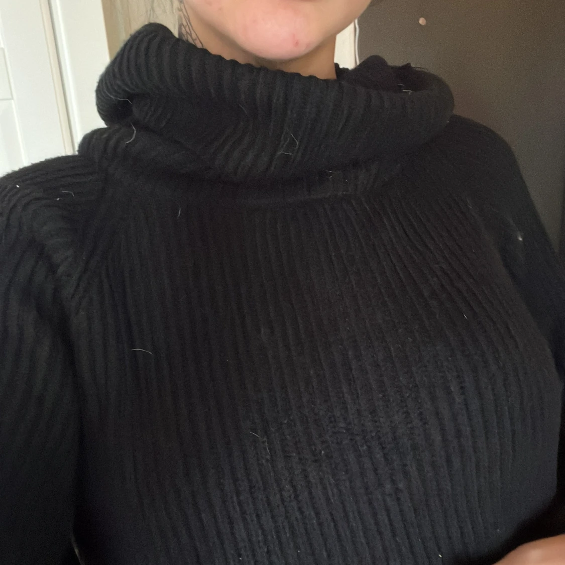 Stickad med stor krage och vida armar  - 91