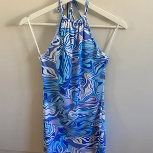 Sommarklänning  - säljer min fina sommarklänning från SHEIN , har endast testat den & tyckte inte den passade mig! Den är i storlek M men skulle säga att den nog passar S bättre ☺️ 