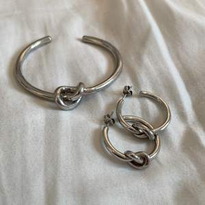 Armband och örhängen i silver.