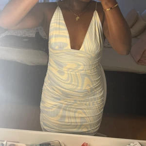 Klänning - Klänning från Shein i storlek M.