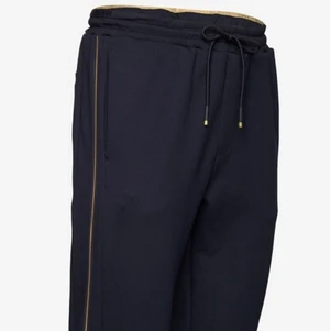 Hugo boss byxor  - Hugo boss mjukis storlek L passar Även M Köpare står för frakt:)