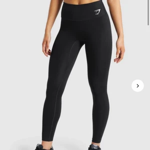 Gymshark tights  - Svarta gymshark tights!! Använda en gång! Orginalpriset är 399kr men jag säljer för 270kr