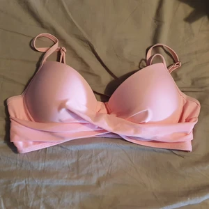 Shein bikini M - Säljer min aldrig använda jättefina sheinbikini. Säljer den då den var för stor för mig.