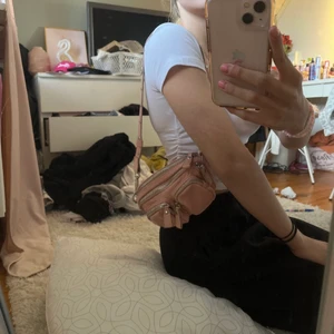 Väska  - Liten väska från Gina tricot