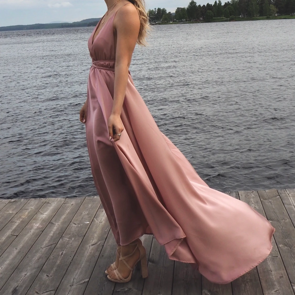 Satin långklänning