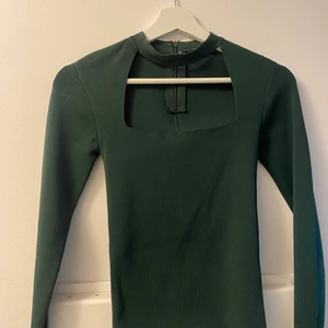 Topp  - Topp från zara. Mkt bra skick. Frakt ingår. Storlek S