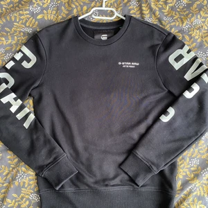 G Star Raw sweatshirt - Säljer en svart G Star Raw tröja/sweatshirt.  - Storlek S (kan passa till M)  150 kr