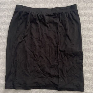 Kjol  - Oanvänd kjol som är väldigt stretchig