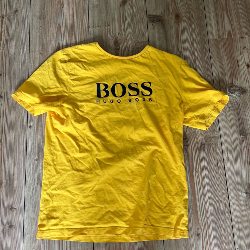 Gul Hugo Boss T-shirt gul | Plick Second Hand