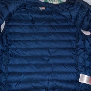 Ellese väst inför sommaren  - Storlek M passar S för min bror har testat den och det passade 