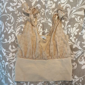 Zara linne  - Snyggt Zara linne köpt sommaren 2020. Använt typ 5 gånger. Köpare står för frakt. Kan skickas och mötas upp i Uppsala.