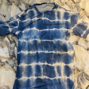 Tie-Dye T-Shirt - Köpt från Shein! Jätteskön och mysig, super nice material! Säljer eftersom har bytt stil