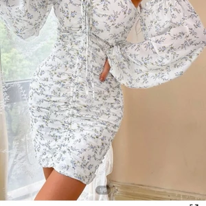 Sommarklänning strl xs-s - Super fin klänning från SHEIN som jag nyss fick hem men som tyvärr var för liten