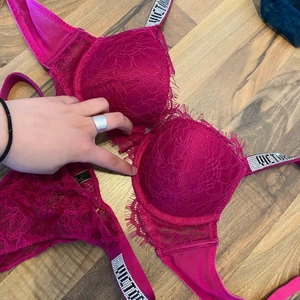 Victorias secret set - Oanvänt. bhn passar 70/75B/C. Pushup. ☺️ spårbar frakr 66. 