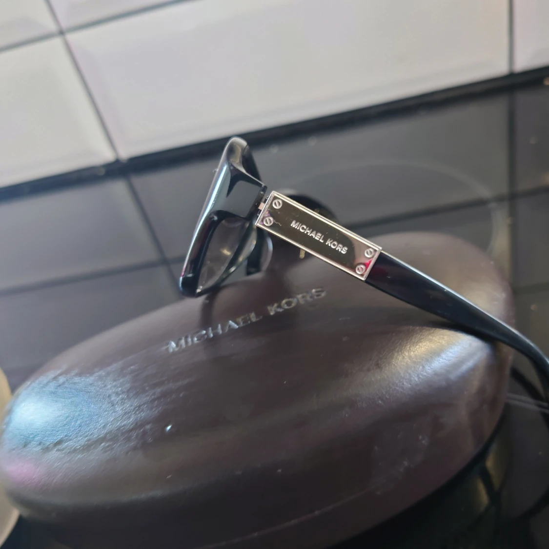 Solglasögon från Michael Kors  - 90