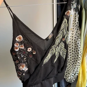 Body - Body från Zara med broderade detaljer. 