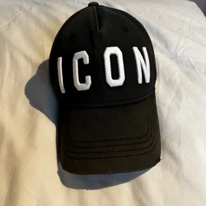 Keps  - Svart dsquared keps. Nypris: 1500kr  säljer för för 500kr