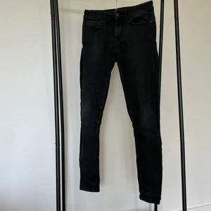 Jeans XSLIM - Din lokala garderob skickar med PostNord för 59 Kr. Ni står för kostnaden av frakt. 