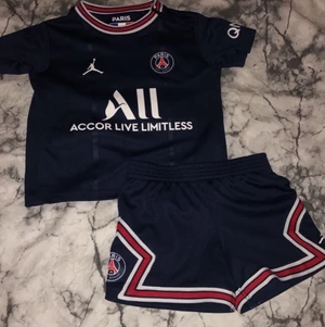 Psg tröja och byxor.  Nyköpta bra kvalitet  - Den är för bäbisar 💗