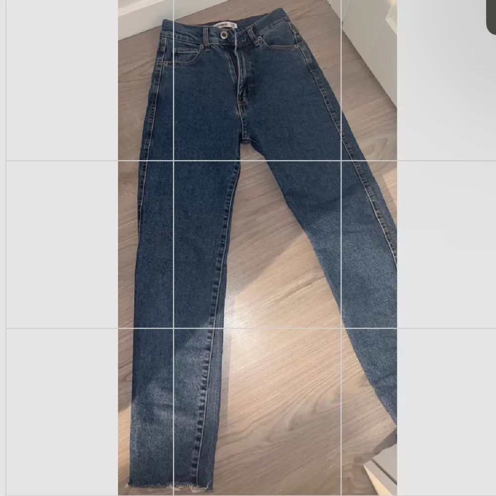 Jätte snygga jeans från pull&bear, har aldrig använt . Jeans & Byxor.