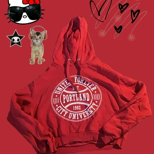 En röd mag-hoodie - Storlek Xs! Frakten ingår i priset 