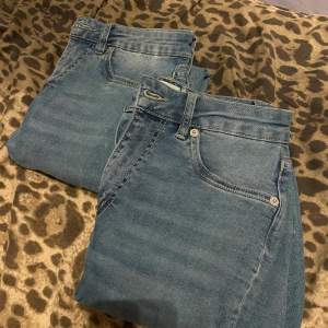 Blå jeans från lager 157, har 2 stycken i storlek S. Tar endast Swish 