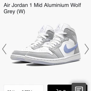 Jordan 1s mid wolf gray  - INTRESSEKOLL på min riktigt slitna jordans, dem i strl 38. Nypris ca 3000 men säljer dem för 500 då dem är väldigt slitna och vill bara bli av med dem. Pris kan diskuteras vid snabb affär. Skriv privat för fler bilder. Köparen står för frakten❤️