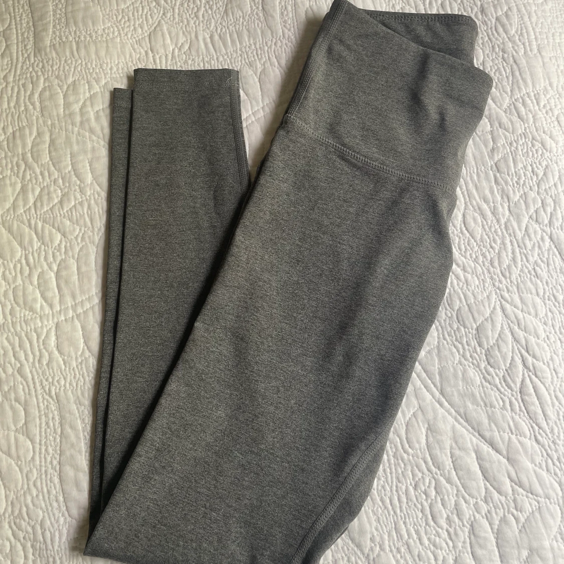 Gråa träningstights 