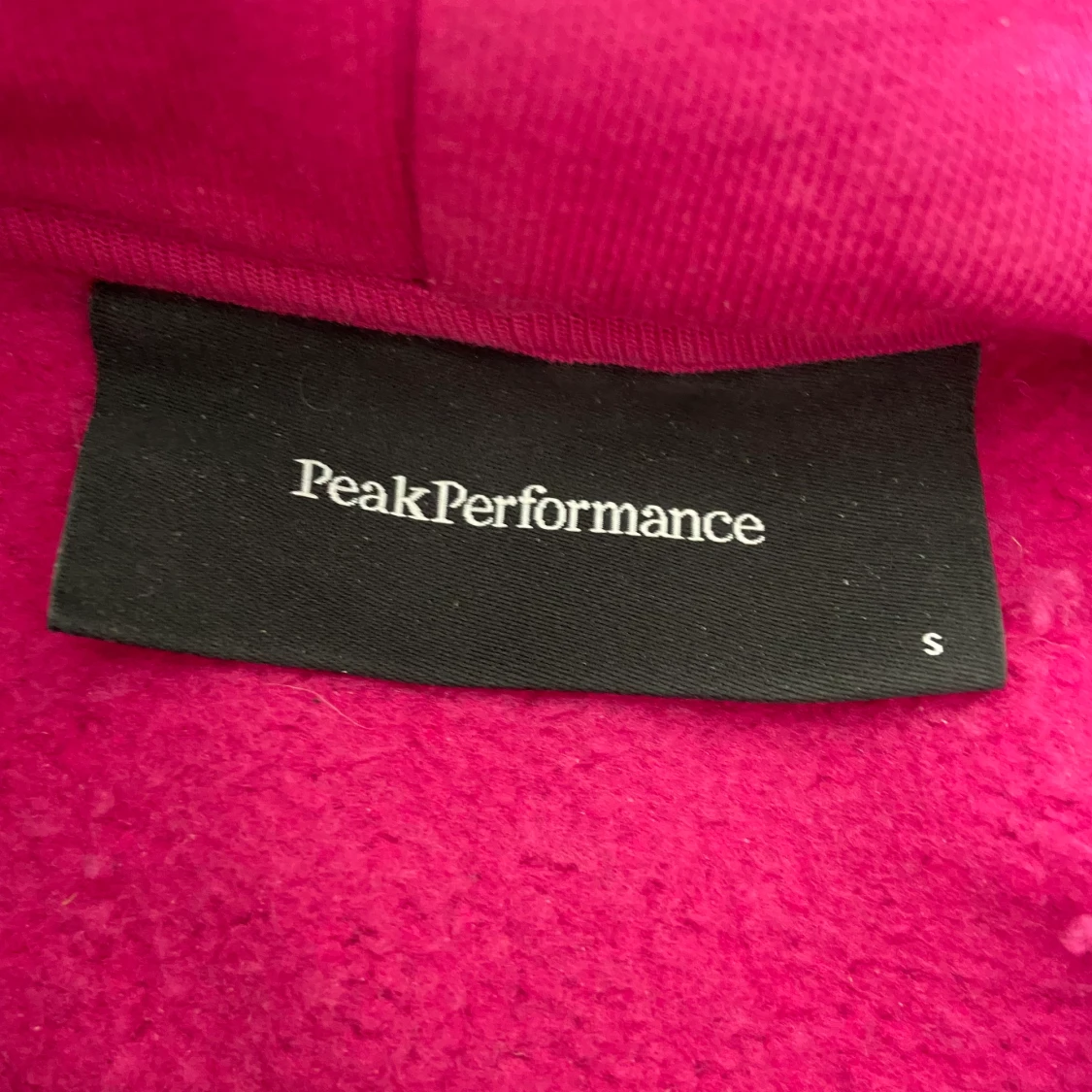 Peak performance hoodie  - 90