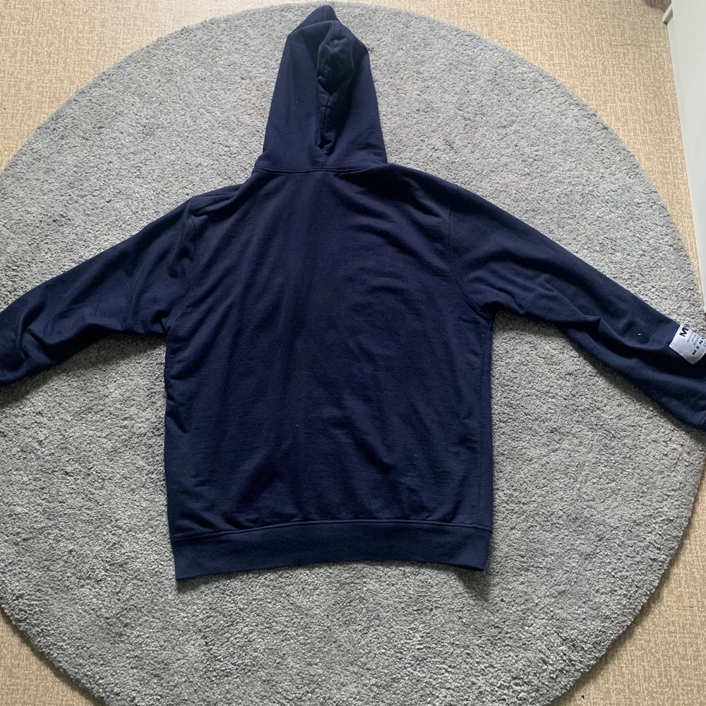 Mörkblå hoodie från Mennace storlek s som inte längre kommer till användning.. Hoodies.