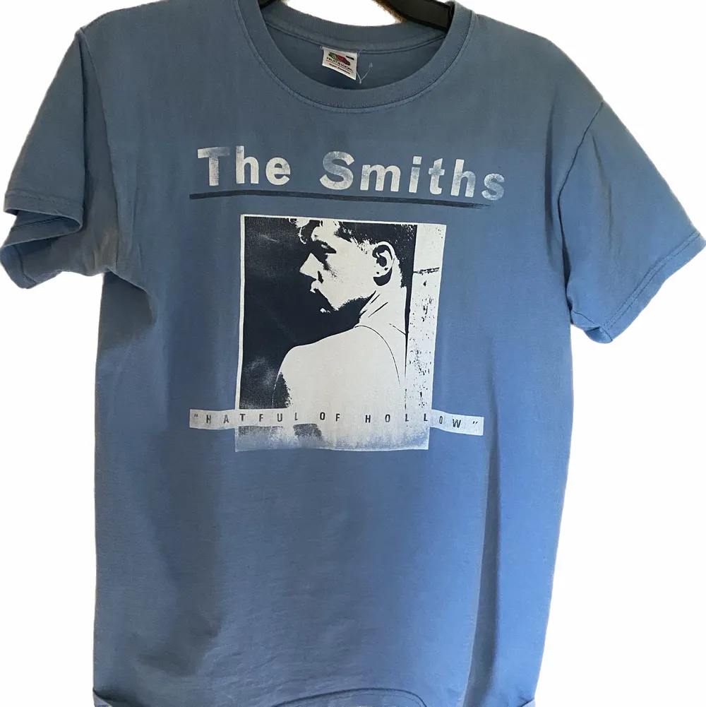 Jävligt snygg vintage the Smiths tshirt från deras samlingsalbum hatful hollow. Storlek small. Köpare betalar för frakt. T-shirts.
