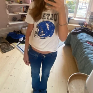 Zadig voltarie tshirt - Jätte fin Zadig t shirt, köpt för 500kr säljer för 250 kr men pris kan diskuteras, skriv privat för frågor💘