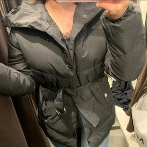 Jacka från new yorker - Säljer min jacka från new yorker. Köpt för 350kr säljer för 100kr. Storlek S, för mer bilder skickas privat