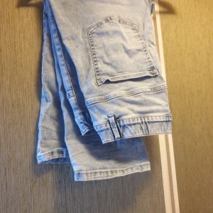 Jeans - Fina jeans för sommaren.  Tar både swish och kontant 
