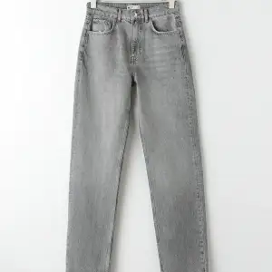 Superfina jeans från Gina som tyvärr har blivit för korta för mig. Väl använda men väldigt fint skick😍Slutsålda på hemsidan! Köparen står för frakten