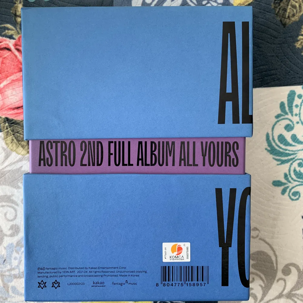 ASTRO 2ND FULL ALBUM ”ALL YOURS”🤍  Nypris: 359kr.  Pris med PCs: 220kr  Pris utan PCs: 170kr  JINJIN PHOTOCARDS (50kr st för bara photocards)  Öppen för diskussion, kontakta gärna vid frågor m.m.🤍. Övrigt.