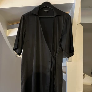 Klänning monki - Oanvänd. Köparen betalar frakt. 