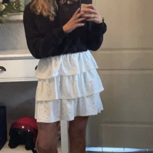Super fin kjol - Helt ny kjol, säljes för 100kr💕lappen är kvar!