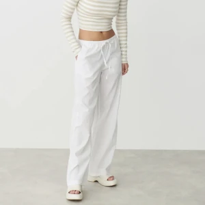 Linnebyxor - Linnebyxor har i s och m men tycker dom va lite stora