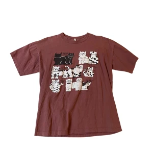 Vintage Cat tee - Cool t shirt med katter på. Storlek L passar även M