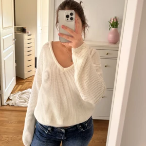 Stickad tröja  - Säljer denna stickade tröja från NA-KD. Storlek M. Säljes för 60kr + frakt. Hör av er 💕