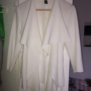 Vit kappa - Jätte fin vit kort kappa ✨Bra skick✨