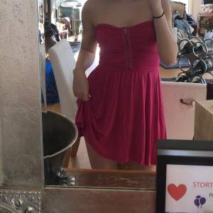 SUPER SNYGG hot pink y2k klänning i storlek S🌺💕 Säljer för 75kr + frakt 