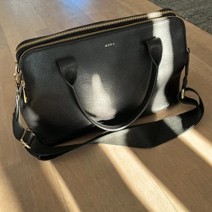 Wera väska - Hej hej. Jag säljer nu min Wera väska. Den är helt ny skicket är 10/10. Väskan är 100% läder och kostar 1200 nypris. Hör av dig om du undrar något! 