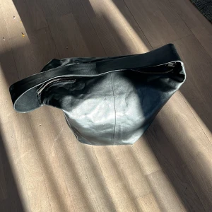 Wera väska - Hej hej. Säljer min Wera väska som inte är använd så mycket. Skicket är i 8/10 och är 100% skin. Hör av dig om du undrar något! 